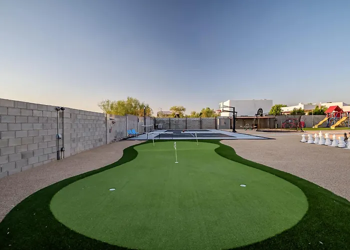 7 Bedroom Pickleball Pool Hot Tub Orchard Holiday home