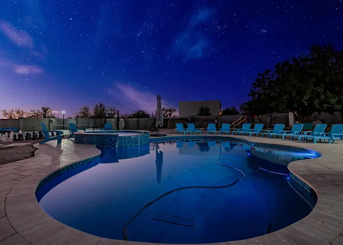 7 Bedroom Pickleball Pool Hot Tub Orchard