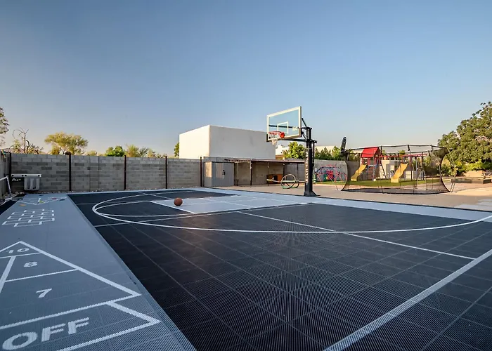 7 Bedroom Pickleball Pool Hot Tub Orchard Holiday home