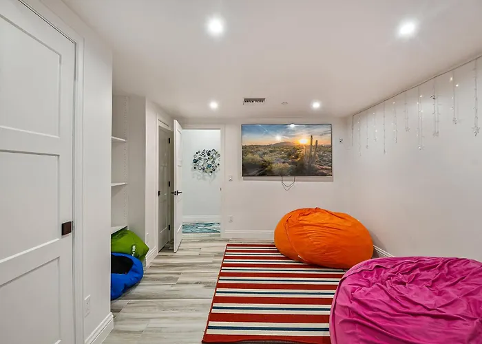 7 Bedroom Pickleball Pool Hot Tub Orchard Holiday home Scottsdale