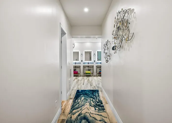 7 Bedroom Pickleball Pool Hot Tub Orchard Holiday home Scottsdale