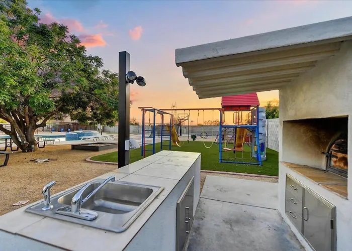 Holiday home 7 Bedroom Pickleball Pool Hot Tub Orchard *