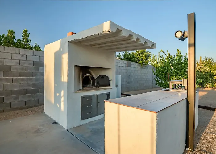 7 Bedroom Pickleball Pool Hot Tub Orchard *
