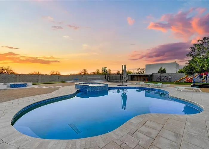 7 Bedroom Pickleball Pool Hot Tub Orchard