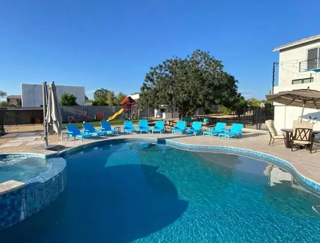 Holiday home 7 Bedroom Pickleball Pool Hot Tub Orchard