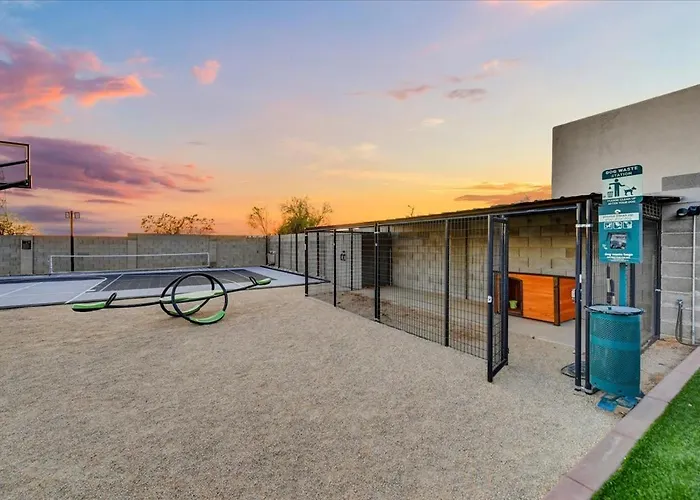 Holiday home 7 Bedroom Pickleball Pool Hot Tub Orchard