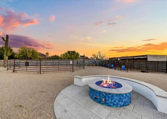 7 Bedroom Pickleball Pool Hot Tub Orchard Holiday home Scottsdale