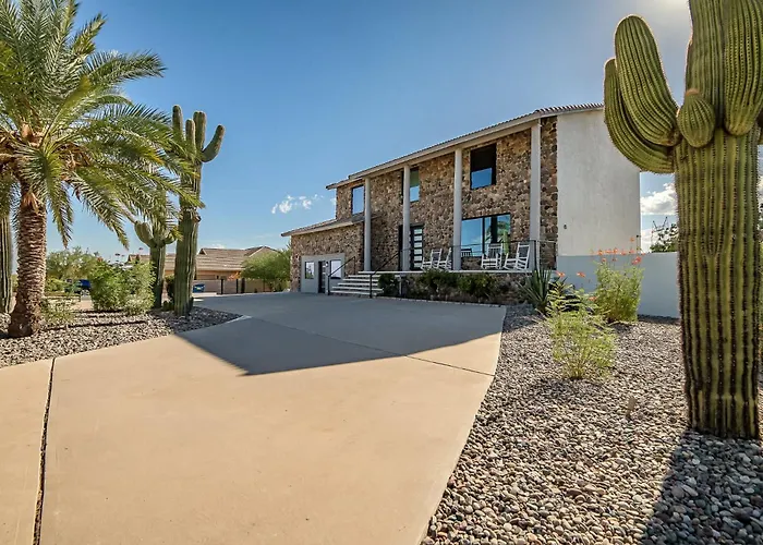 7 Bedroom Pickleball Pool Hot Tub Orchard Holiday home *